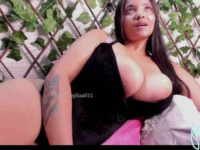 aleja-foxx bongacams live cam model