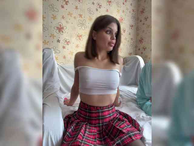 RussiaBrazers bongacams live cam model