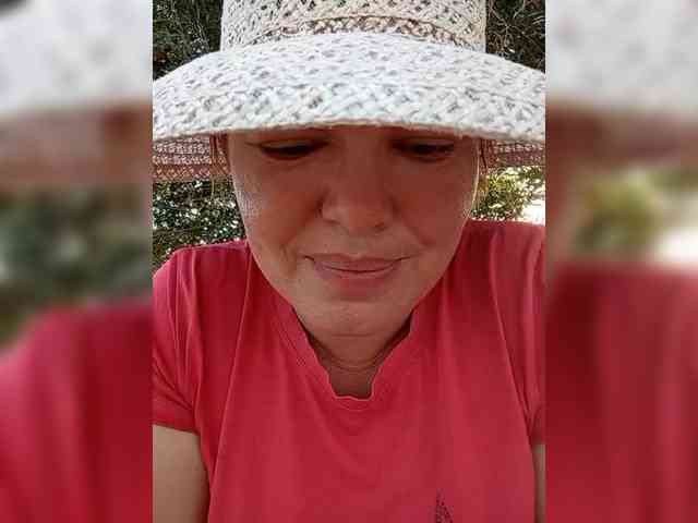 Juliamad bongacams live cam model