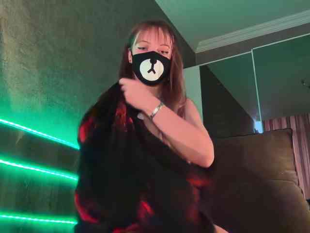 -Summer- bongacams live cam model
