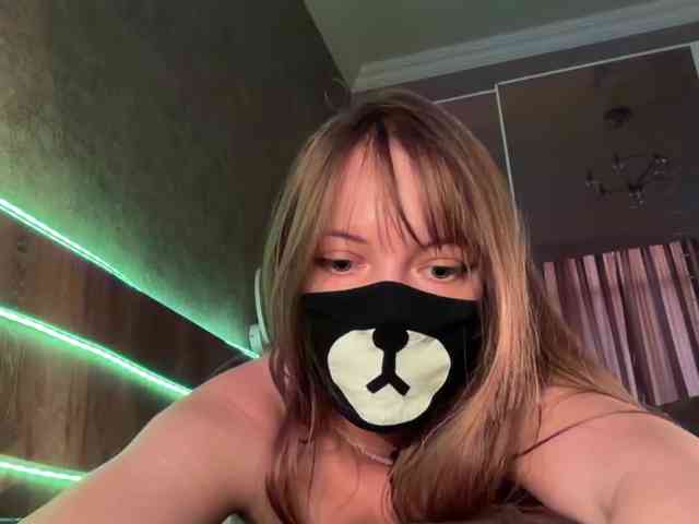 -Summer- bongacams live cam model