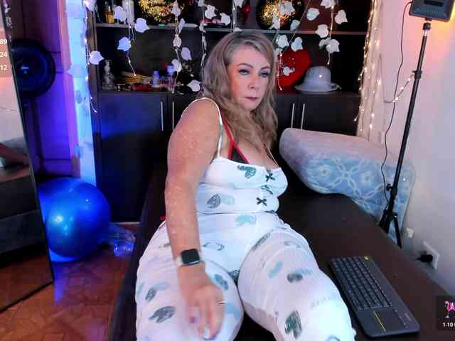 xcarlet1 bongacams live cam model