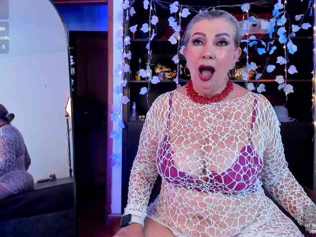 xcarlet1 bongacams live cam model
