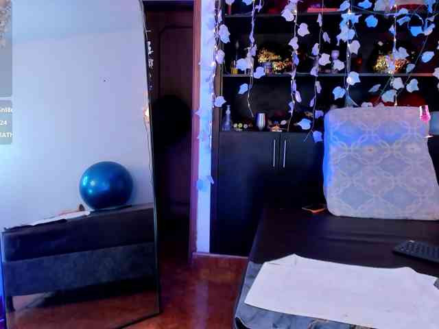 xcarlet1 bongacams live cam model