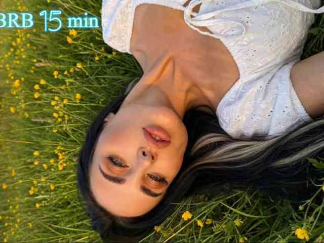 your-red-wine bongacams live cam model