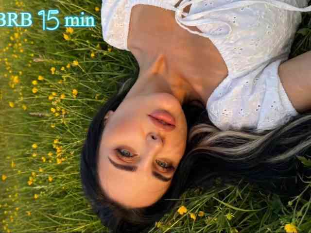 your-red-wine bongacams live cam model