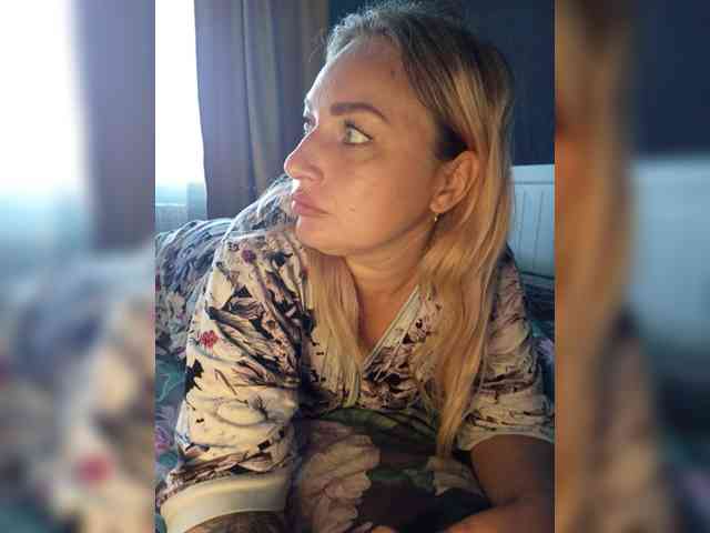 Tanysha-1 bongacams live cam model