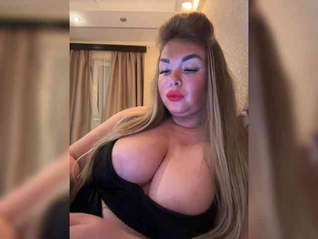 VictoriaDiamo bongacams live cam model