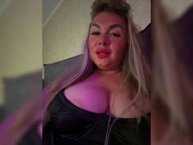 VictoriaDiamo bongacams live cam model