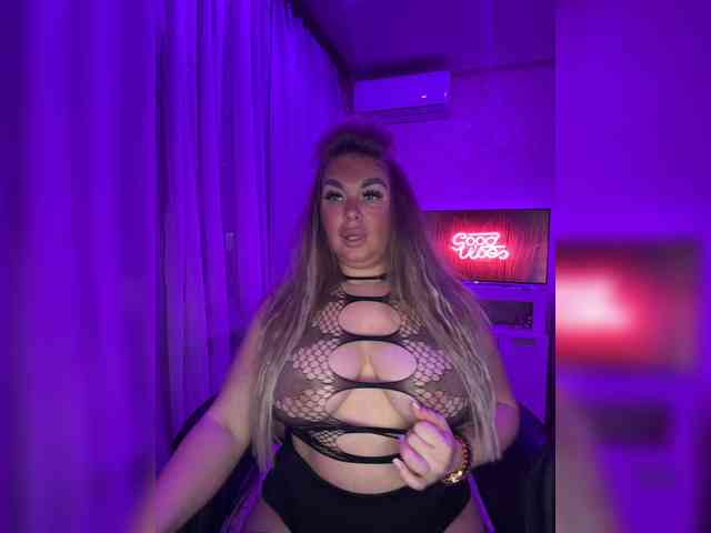 VictoriaDiamo bongacams live cam model