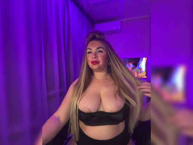 VictoriaDiamo bongacams live cam model