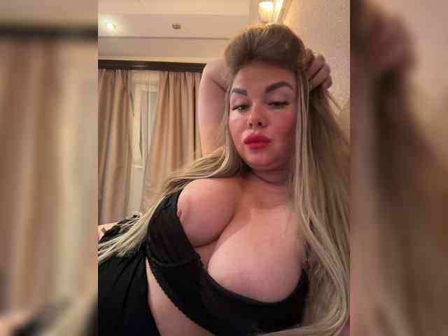 VictoriaDiamo bongacams live cam model