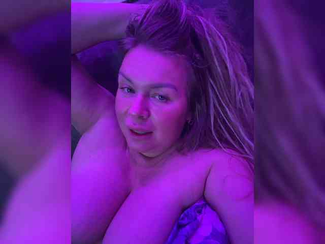 VictoriaDiamo bongacams live cam model