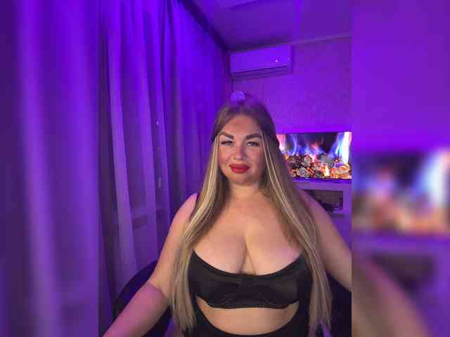 VictoriaDiamo bongacams live cam model