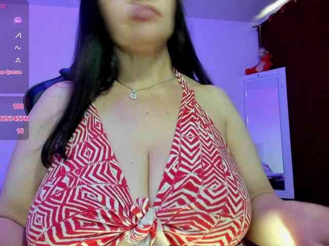 esmeraldamilf bongacams live cam model