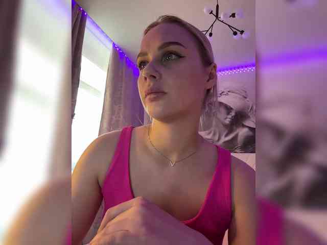 PrettyKatea bongacams live cam model