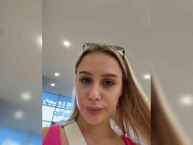PrettyKatea bongacams live cam model