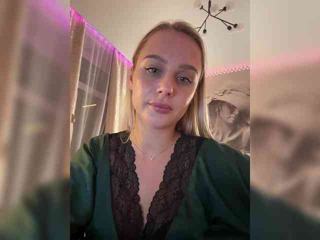 PrettyKatea bongacams live cam model