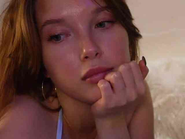 mispopi bongacams live cam model