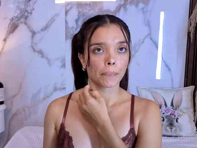 hannahill69 bongacams live cam model