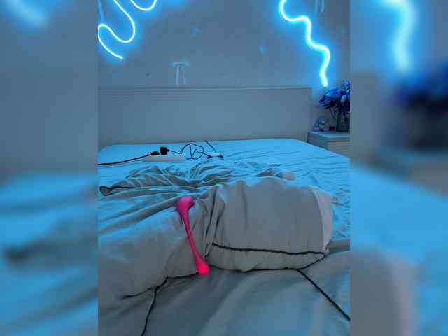 LunaLu13 bongacams live cam model