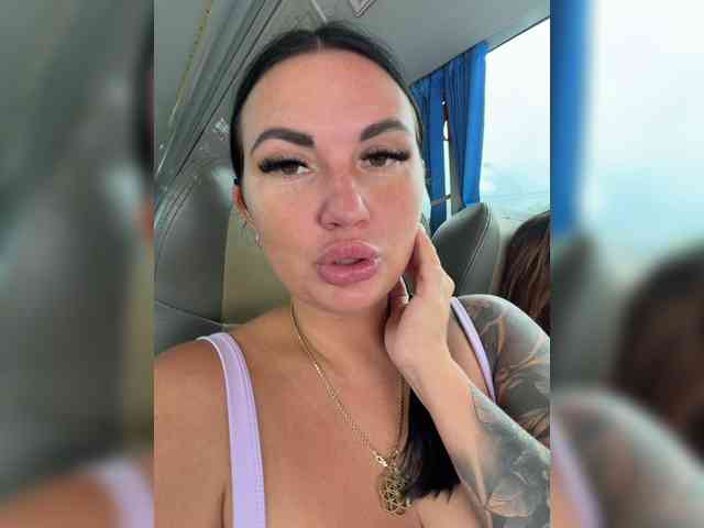TokionaJoe bongacams live cam model
