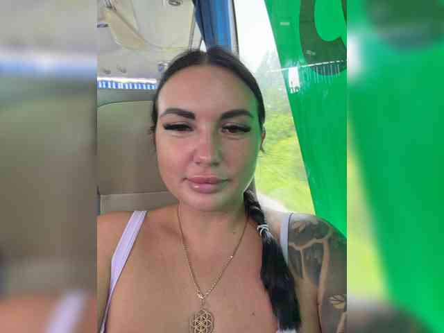TokionaJoe bongacams live cam model