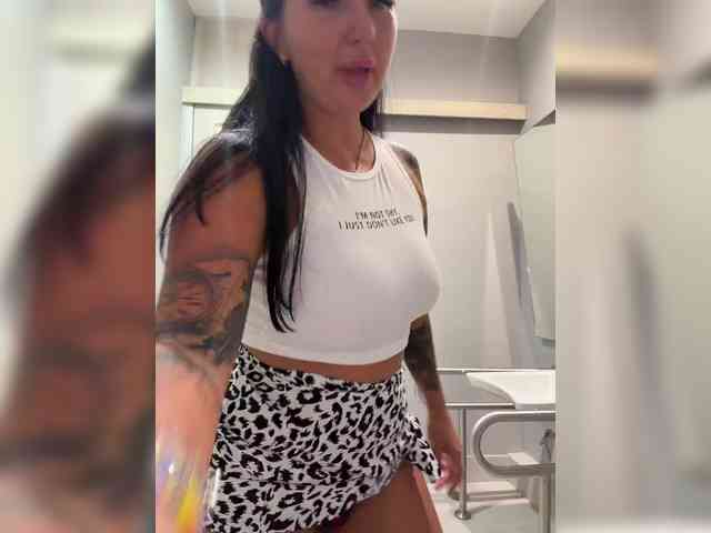 TokionaJoe bongacams live cam model