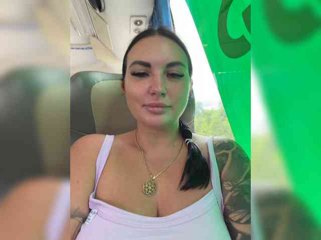 TokionaJoe bongacams live cam model