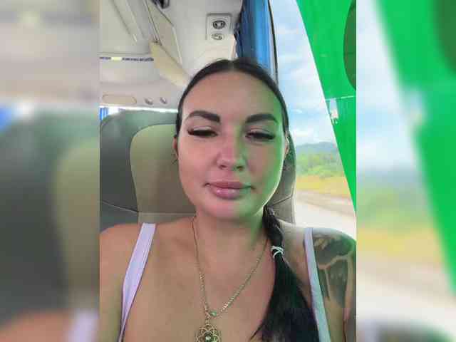 TokionaJoe bongacams live cam model