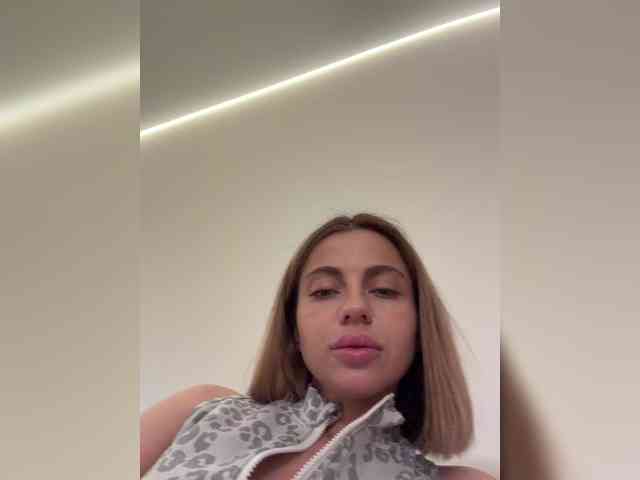 Nataliecroys bongacams live cam model