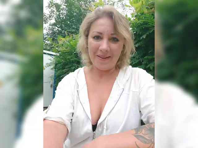 YourWitcher bongacams live cam model