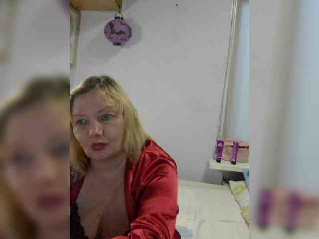 LucyAlexis bongacams live cam model