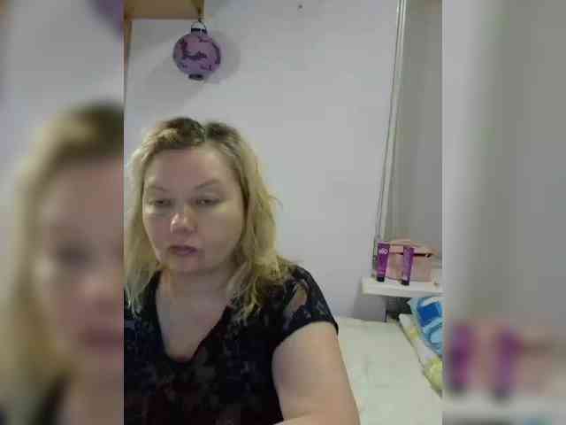 LucyAlexis bongacams live cam model