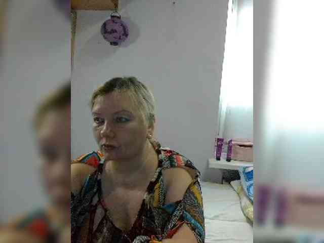 LucyAlexis bongacams live cam model