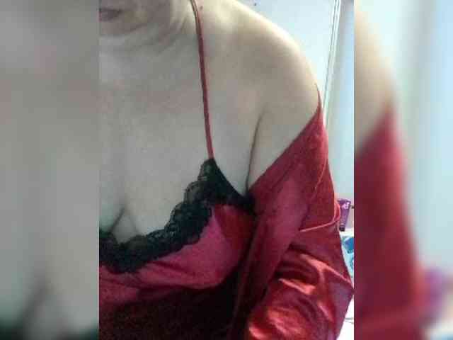LucyAlexis bongacams live cam model