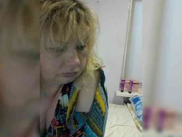 LucyAlexis bongacams live cam model