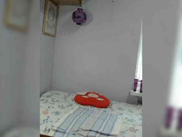 LucyAlexis bongacams live cam model