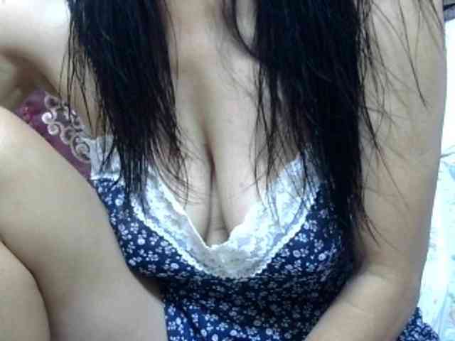 sweetmama17 bongacams live cam model