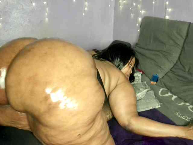 Big-Ass-Wilma bongacams live cam model