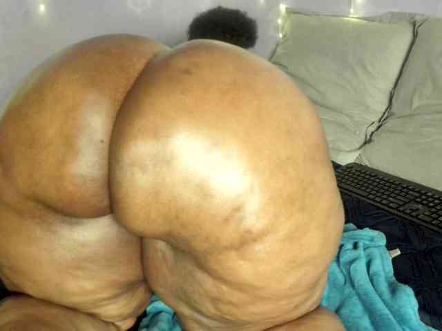 Big-Ass-Wilma bongacams live cam model