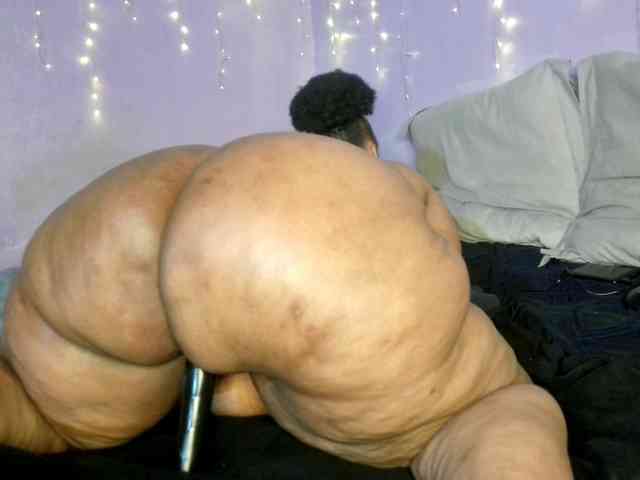 Big-Ass-Wilma bongacams live cam model