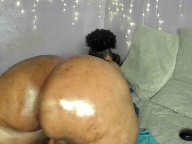 Big-Ass-Wilma bongacams live cam model
