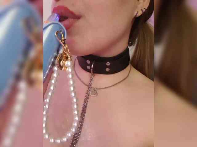 elaizza bongacams live cam model