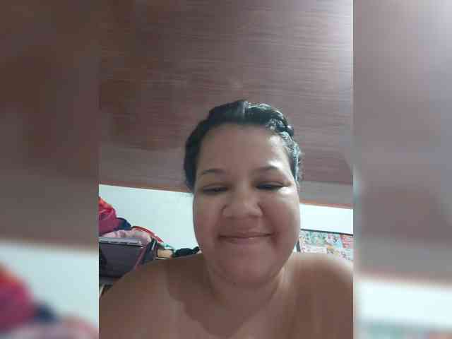 carolinahairy bongacams live cam model