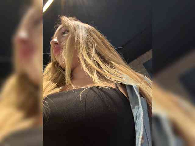 KiraBlake bongacams live cam model