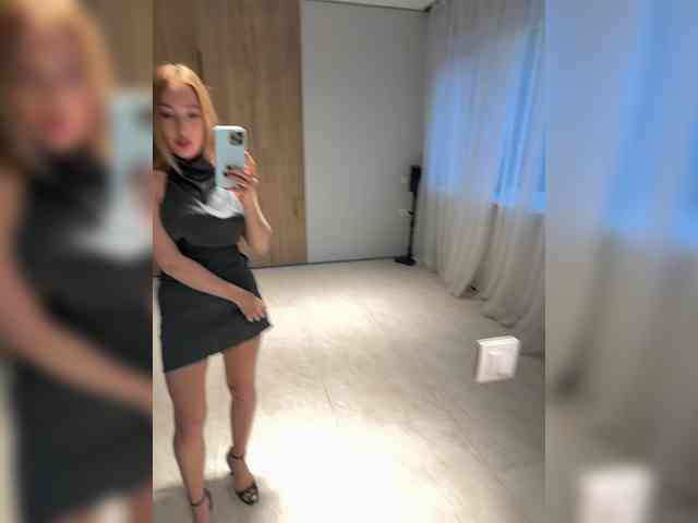 KiraBlake bongacams live cam model