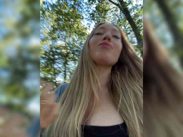KiraBlake bongacams live cam model