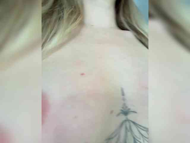KiraBlake bongacams live cam model