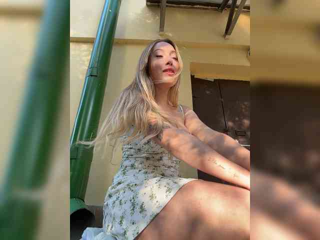 KiraBlake bongacams live cam model